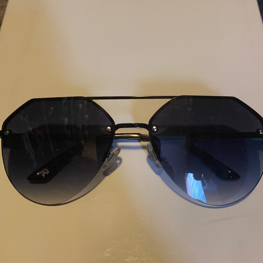 DIFF black aviators